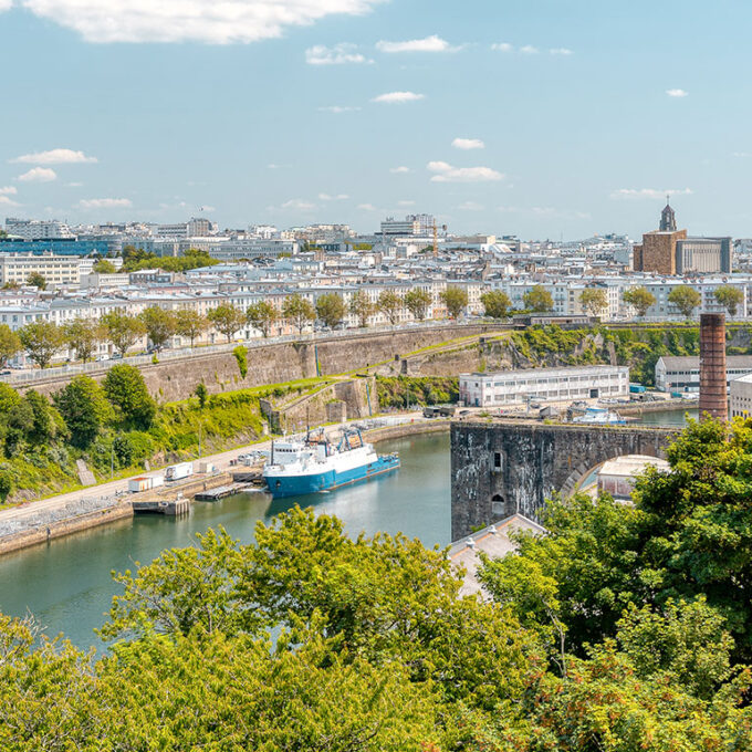 https://www.heurus.com/wp-content/uploads/2022/04/heurus-brest-ouverture-residence-service-senior-avel.jpg
