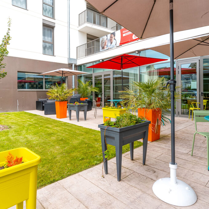 https://www.heurus.com/wp-content/uploads/2022/04/residence-heurus-olympe-jardin.jpg